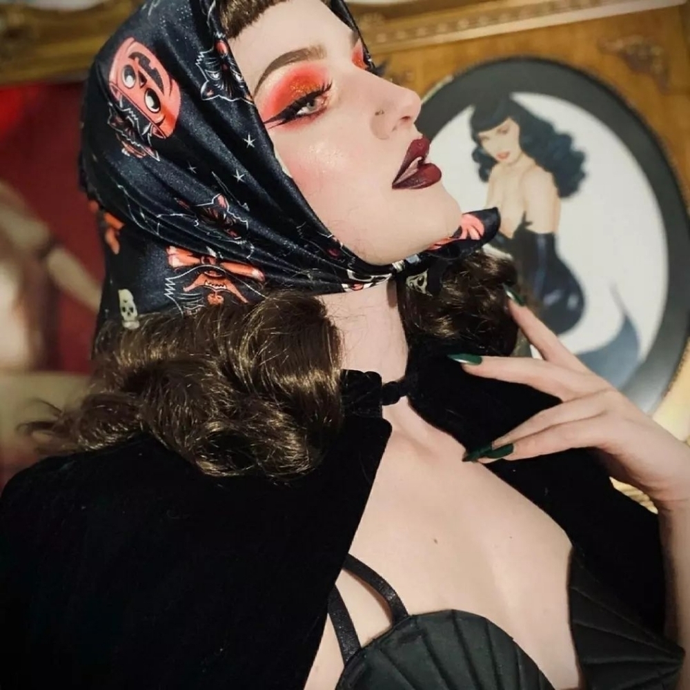 Sourpuss Black Cat Scarf - Picture 1 of 2